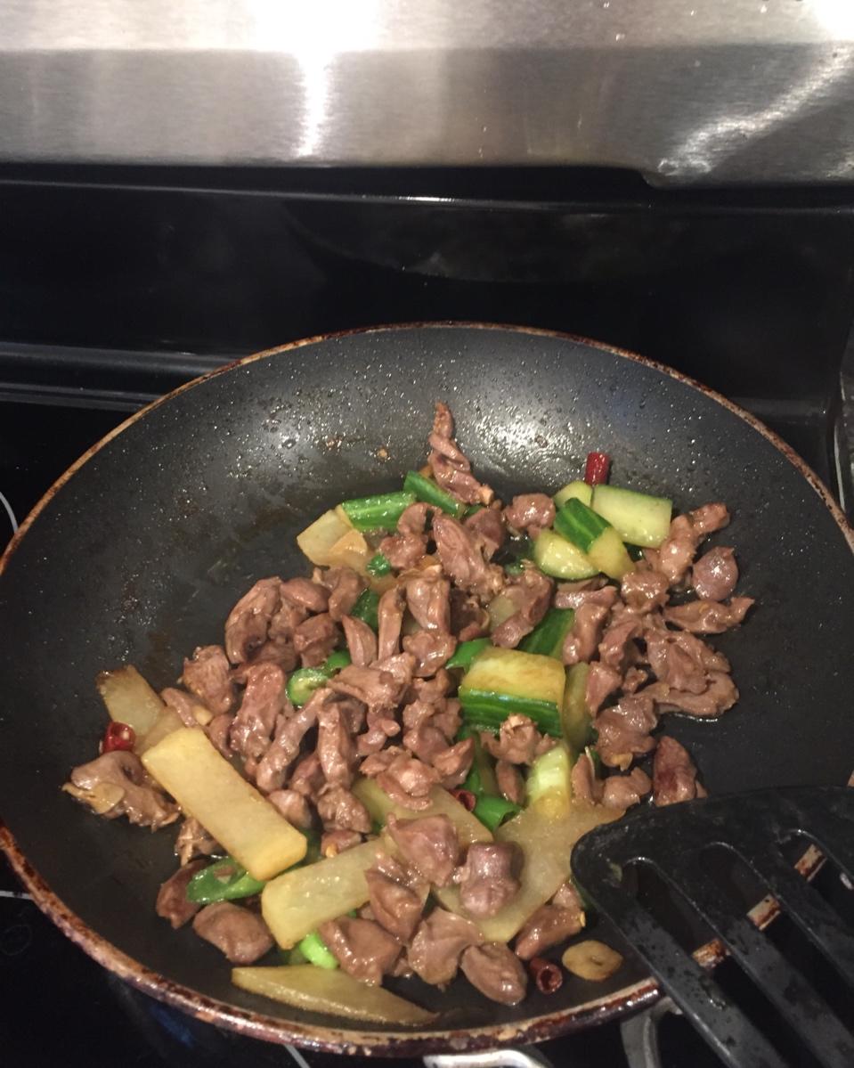 爆炒香辣鸡杂