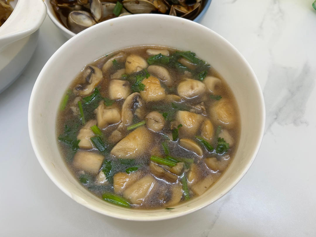 明明是素汤 却鲜得像鸡汤一样的「口蘑汤」