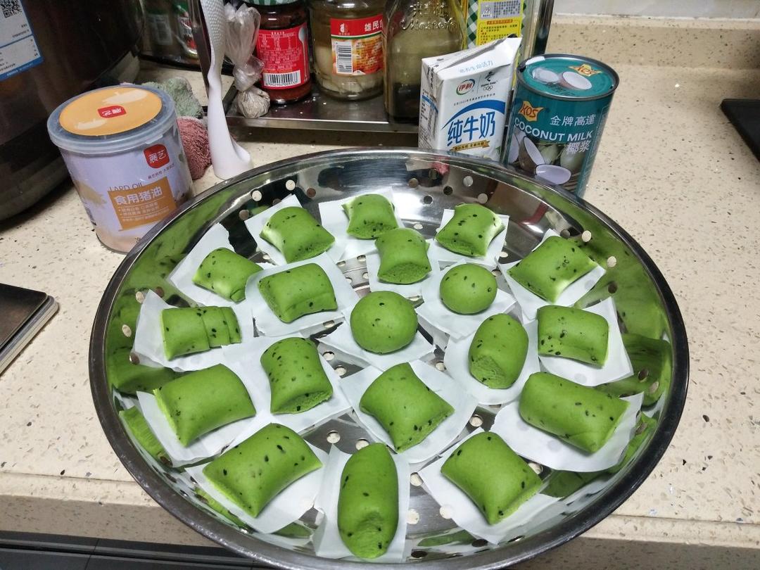 菠菜牛奶馒头