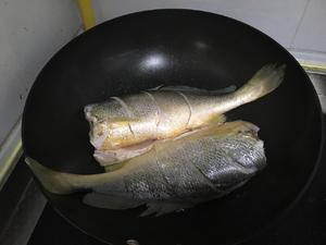 红烧大黄鱼的做法 步骤2