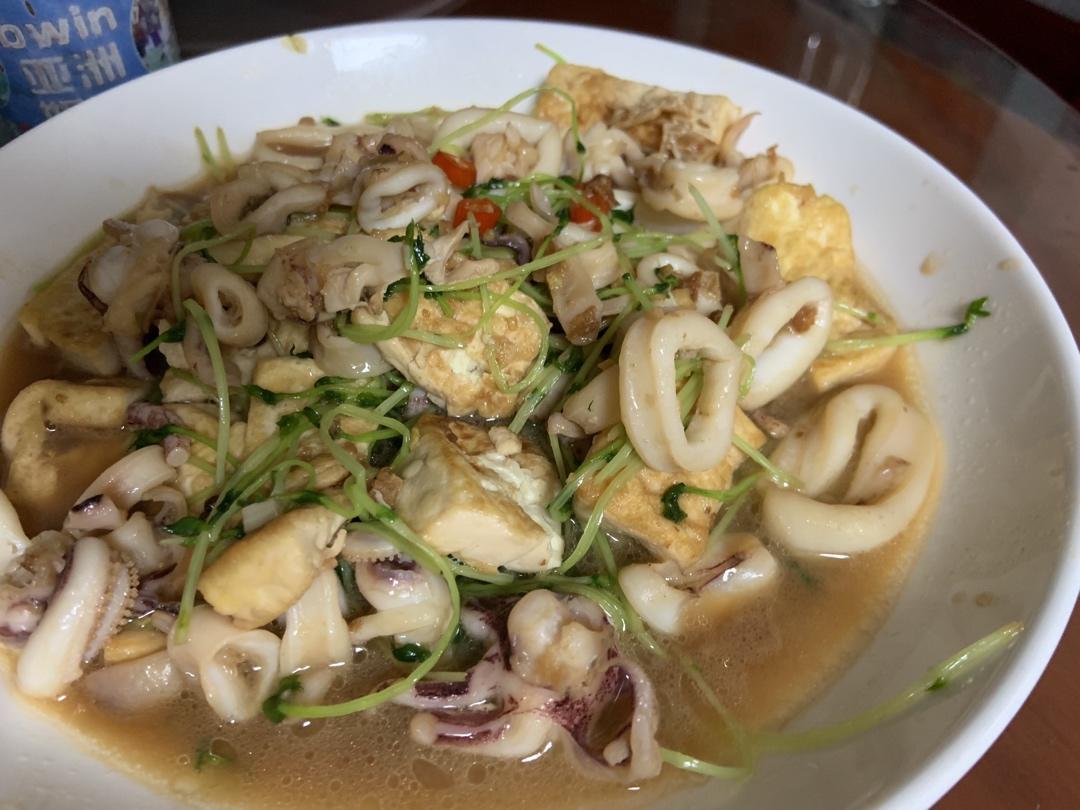 鱿鱼焖豆腐
