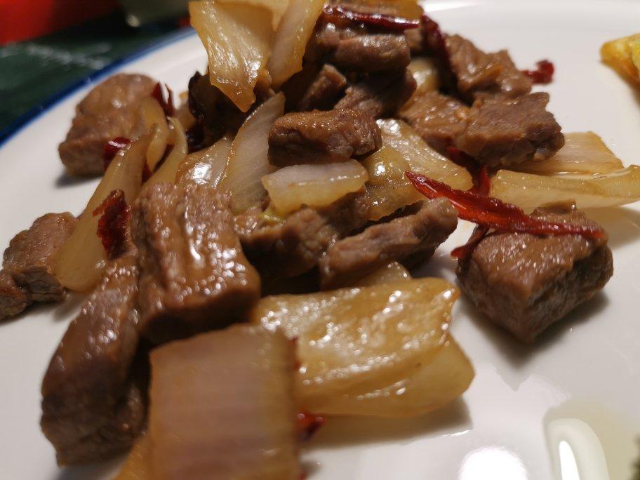 孜然洋葱炒牛肉粒
