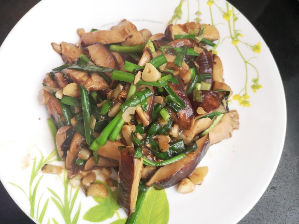 韭菜香菇的做法