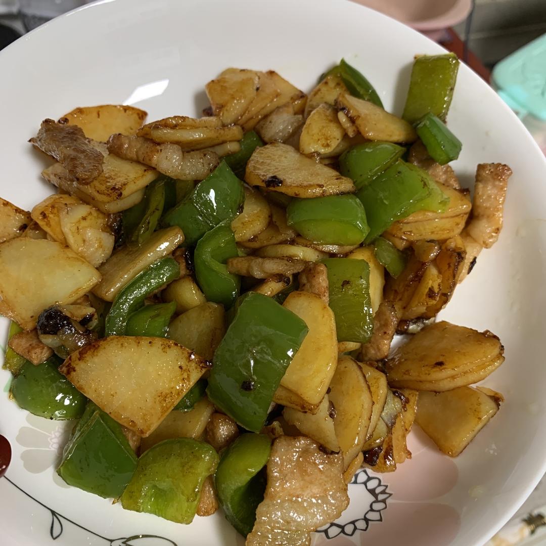 青椒土豆片炒肉