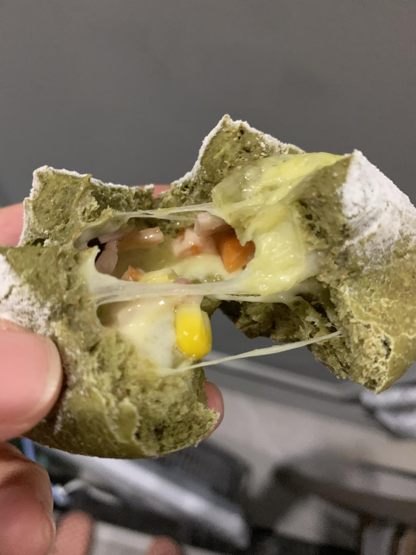 (超好吃的咸口面包）爆浆培根芝士面包