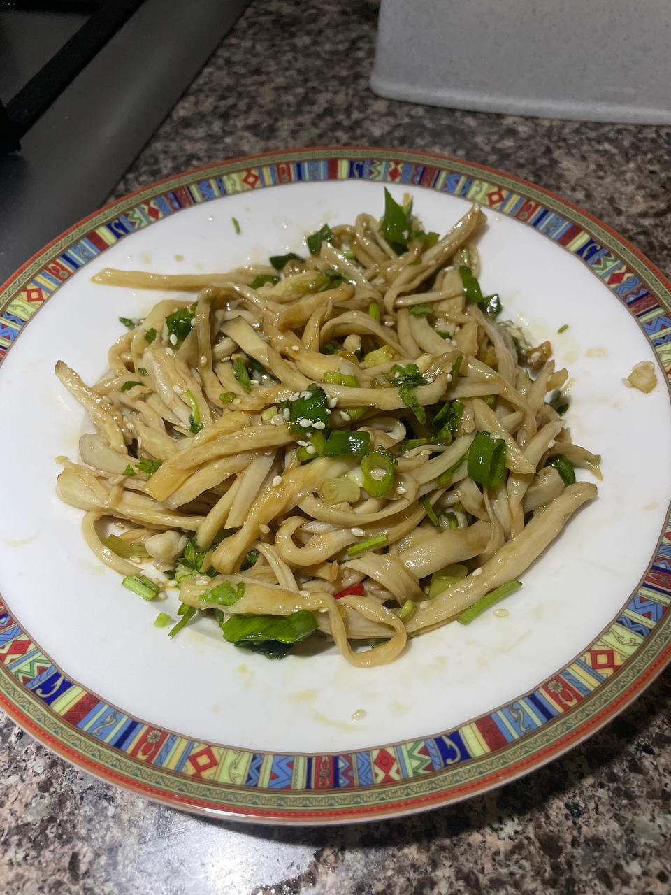 比肉还好吃的【手撕凉拌杏鲍菇】，上桌扫光光