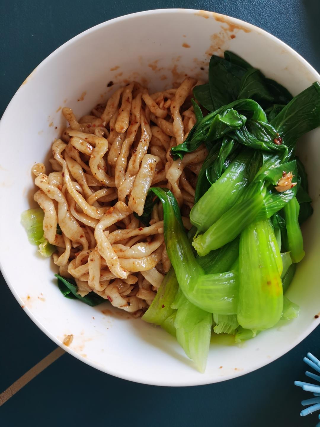 十分钟就能吃上的超简单油泼面