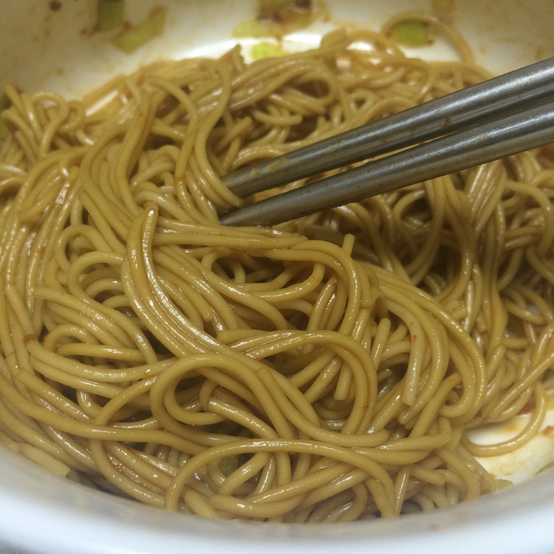辣辣的干拌面