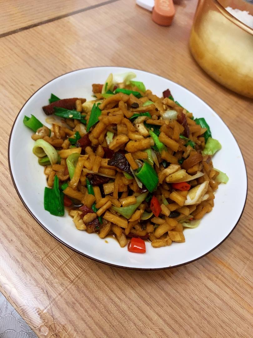 萝卜干炒腊肉（湘菜）新增腊肉快速去咸的方法