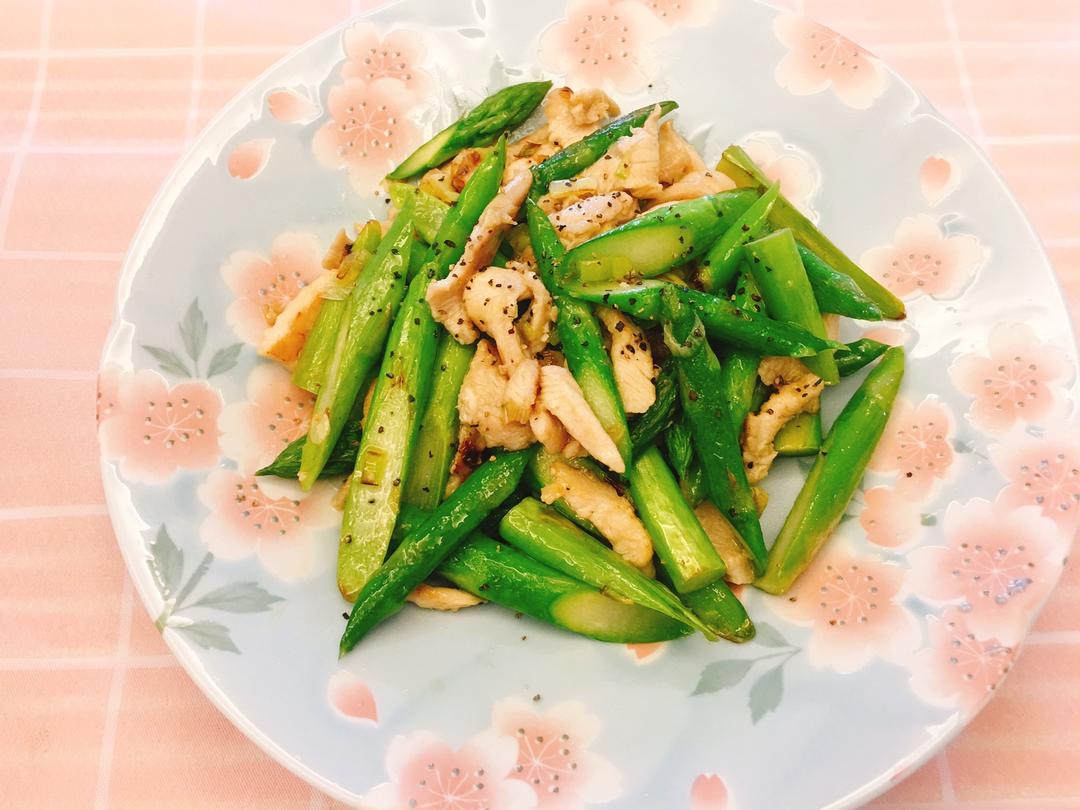 减脂餐-芦笋炒鸡胸肉的做法