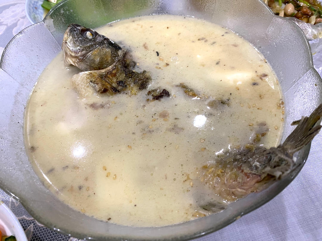 奶白鲫鱼豆腐汤|一条鱼最后的温柔