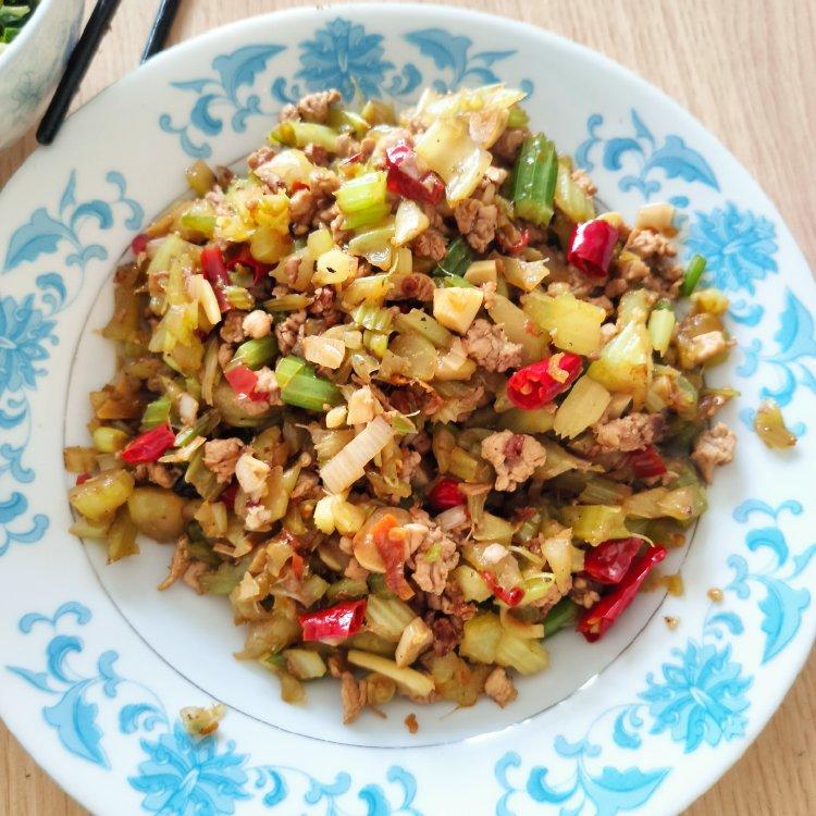 厨师长教你：“芹菜炒肉末”的家常做法，味道很赞，非常下饭