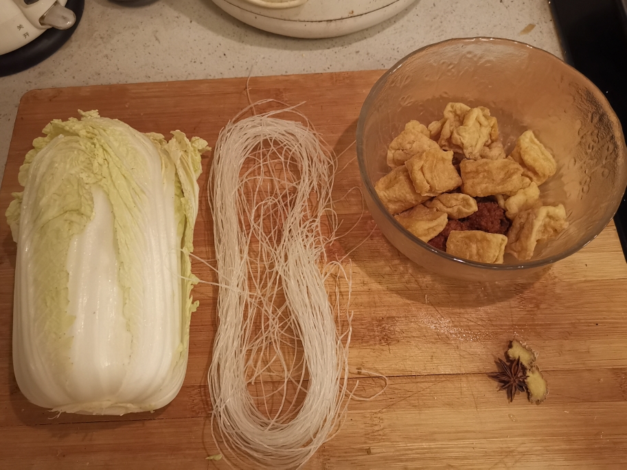 白菜炖豆泡（水煮）的做法 步骤1