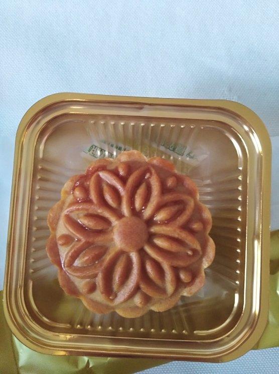 广式月饼—蛋黄芝麻月饼