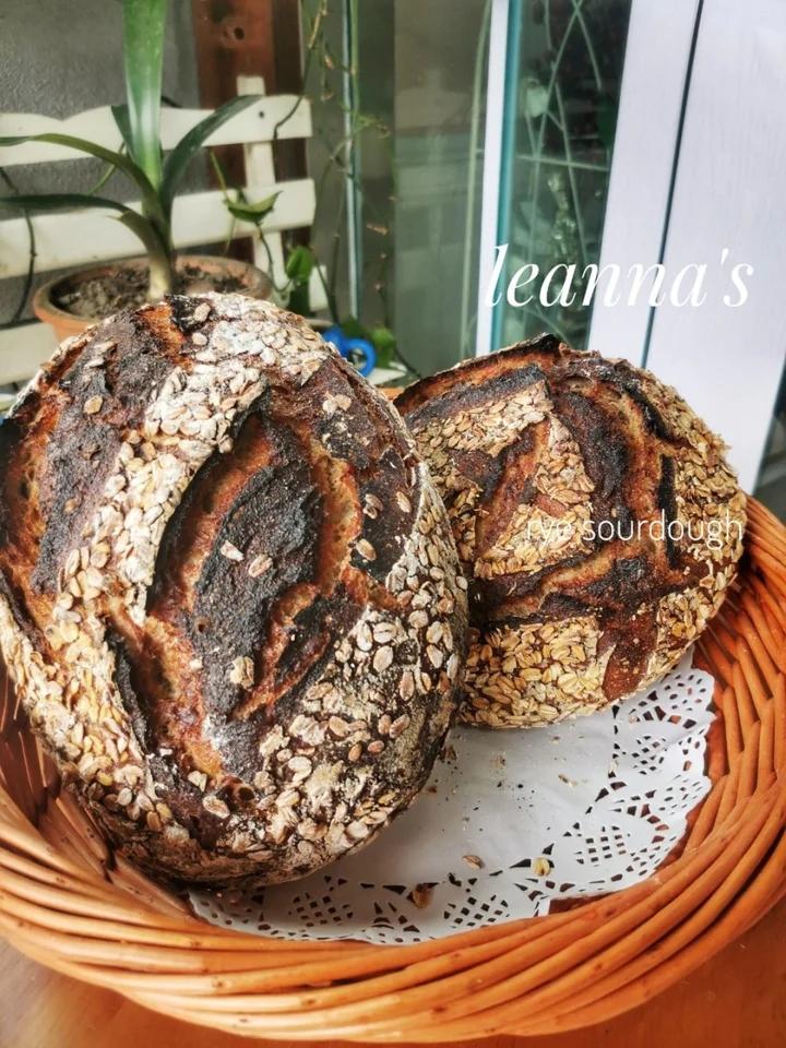 简单又健康的100%黑麦面包（黑裸麦与黑小麦）