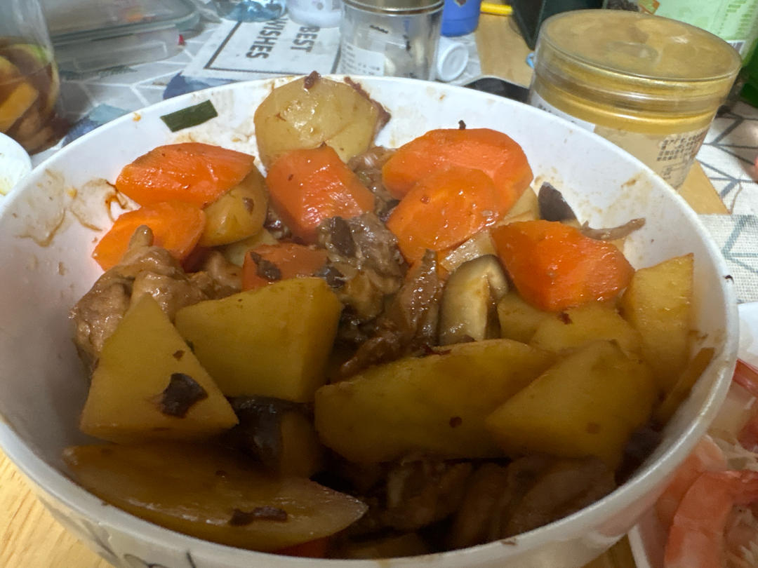 这个不加一滴水的时蔬蒸鸡腿，真是太香太好吃了