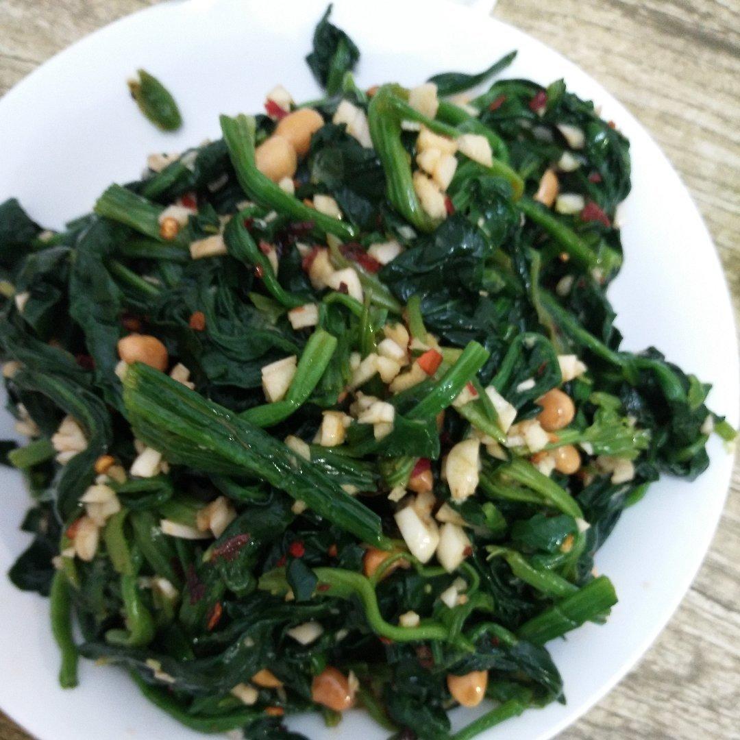 凉拌花生米菠菜