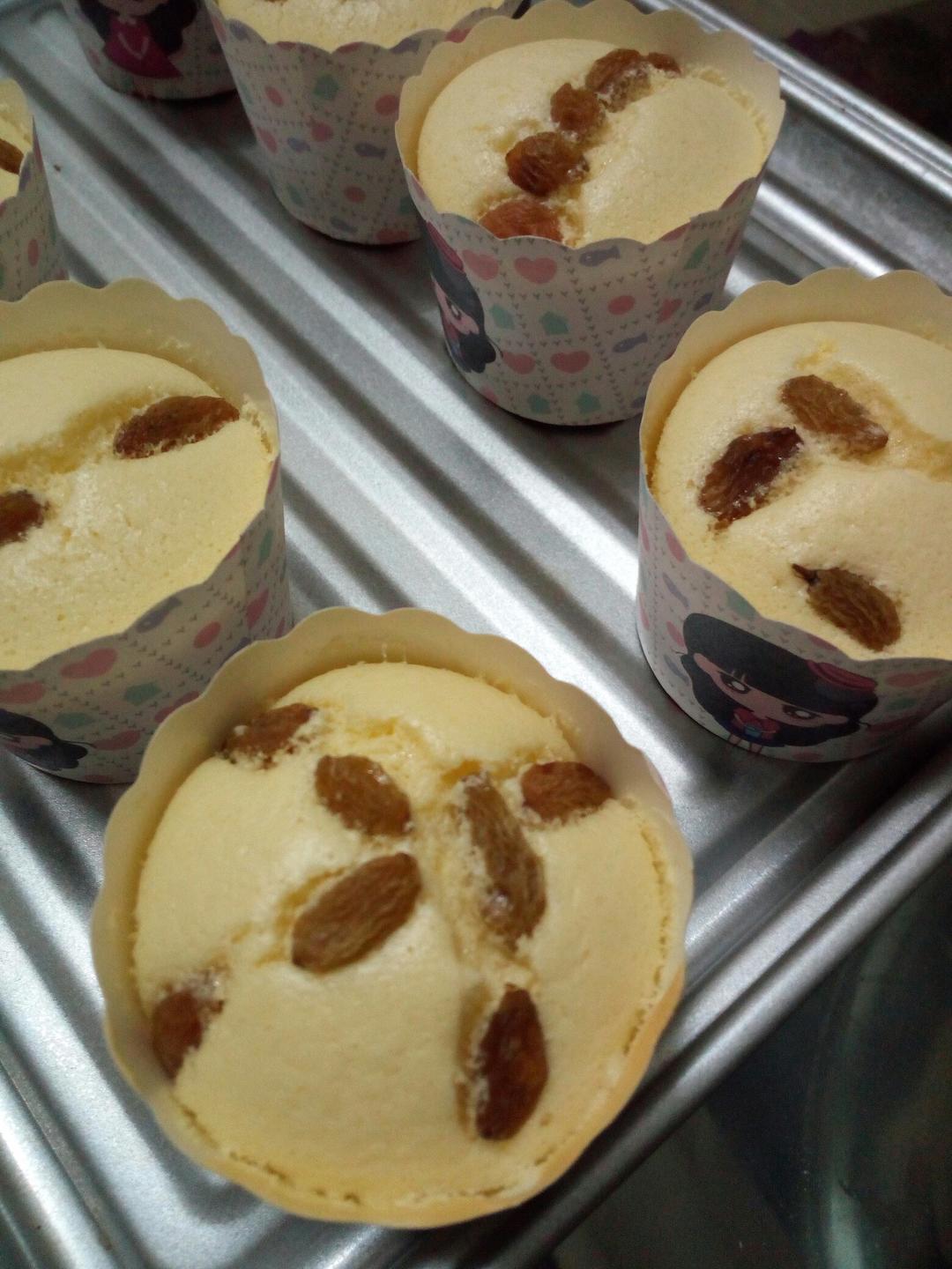 戚风杯子蛋糕^_^不开裂不回缩喔～