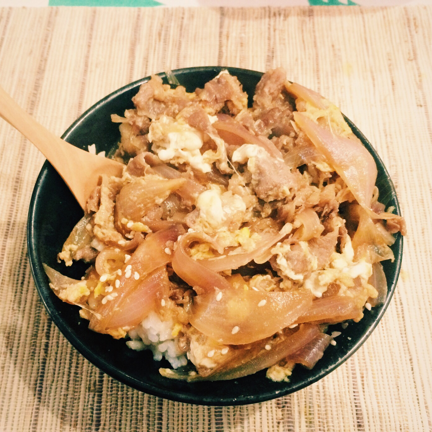 牛丼温泉卵入り（日式温泉蛋牛肉饭）