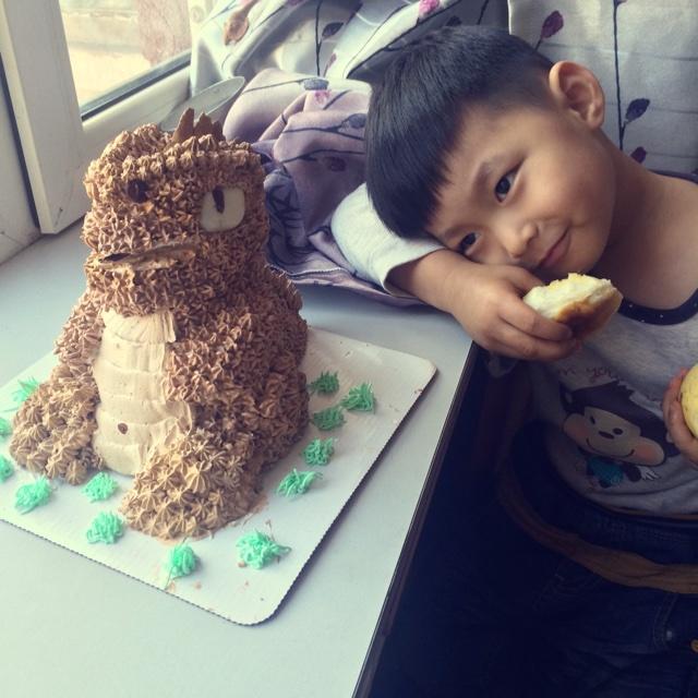 西瓜的第一个恐龙蛋糕