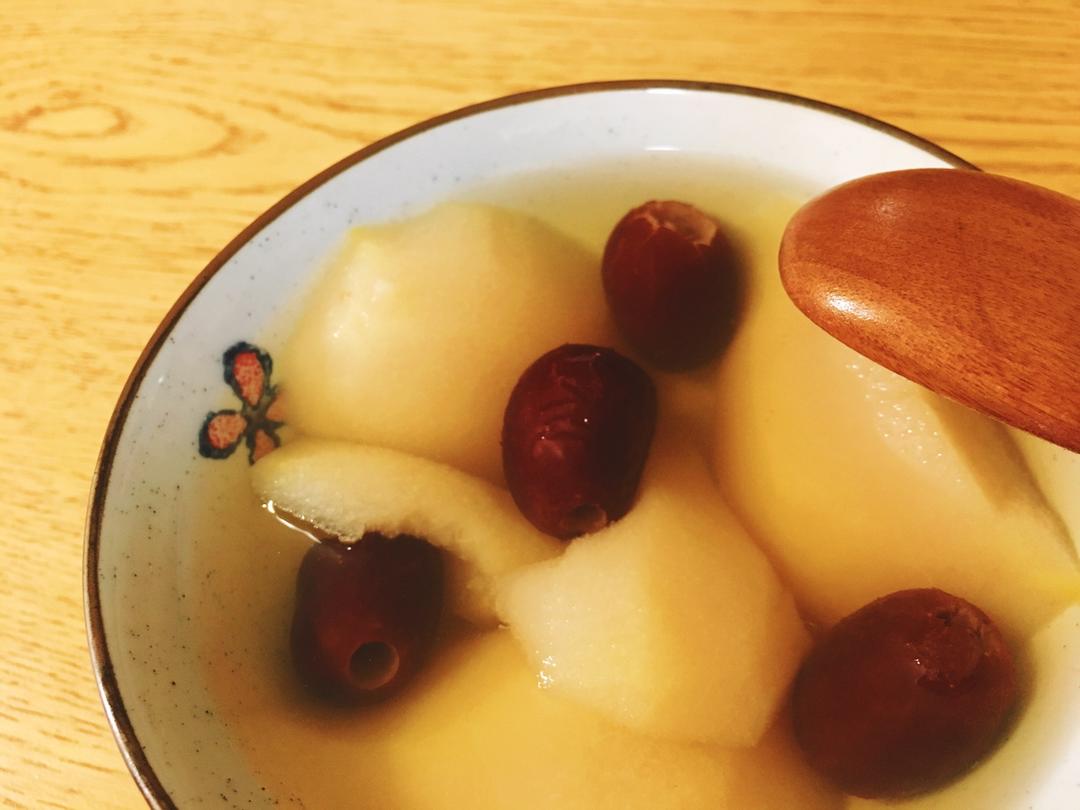 冰糖雪梨红枣养生汤