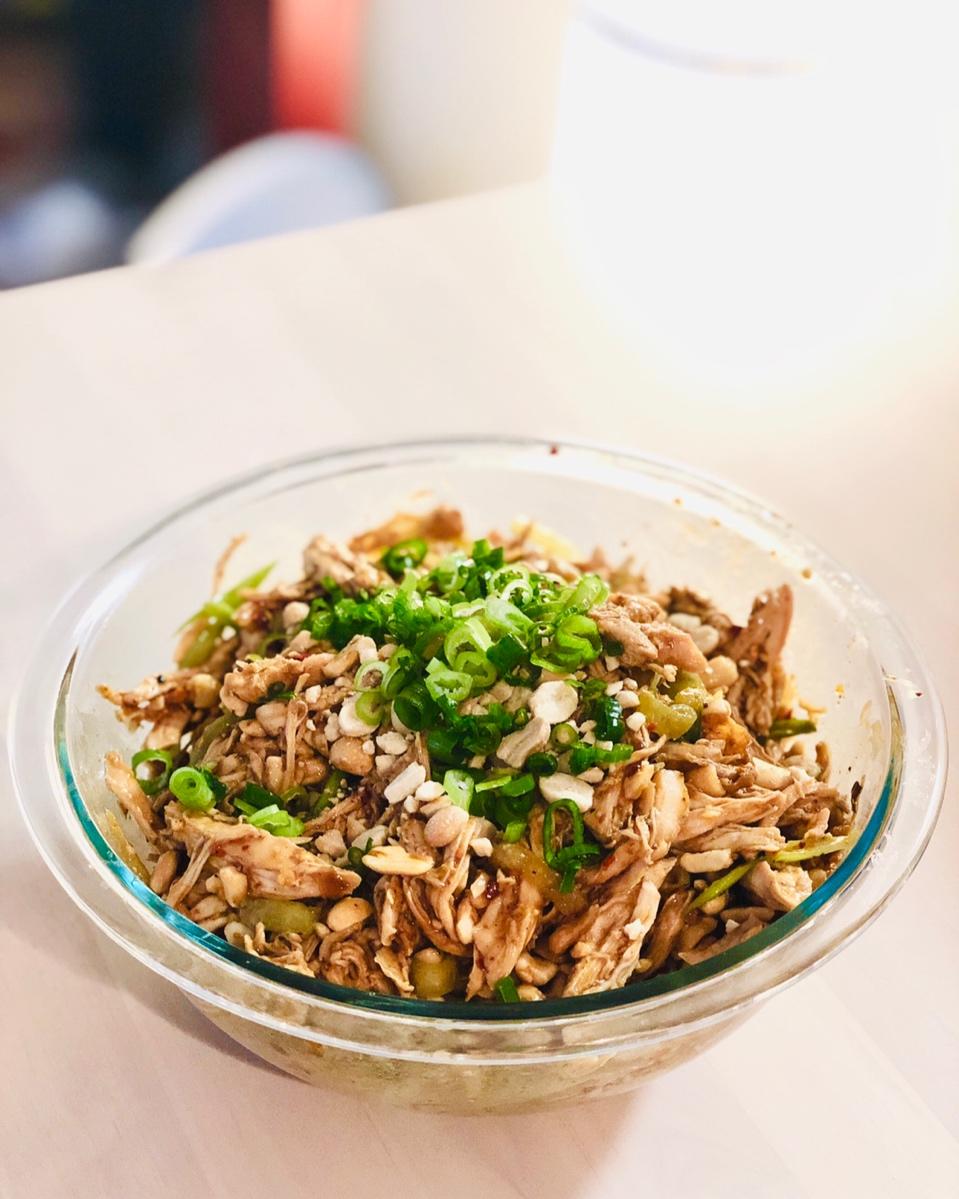 【椒麻鸡丝凉面】
