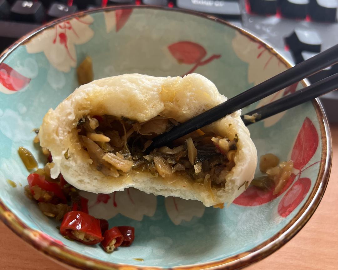 家乡的味道！！有手就能做酸菜豆芽包，怒吃五个