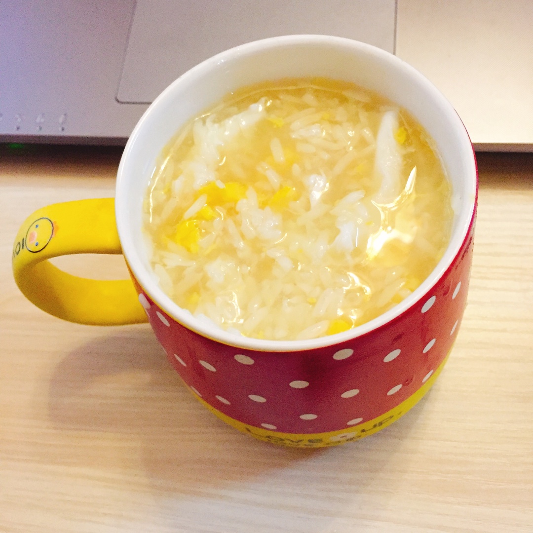 一只王蛋挞做的醪糟蛋花汤