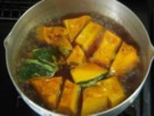 煮南瓜——调味的黄金配比的做法 步骤1