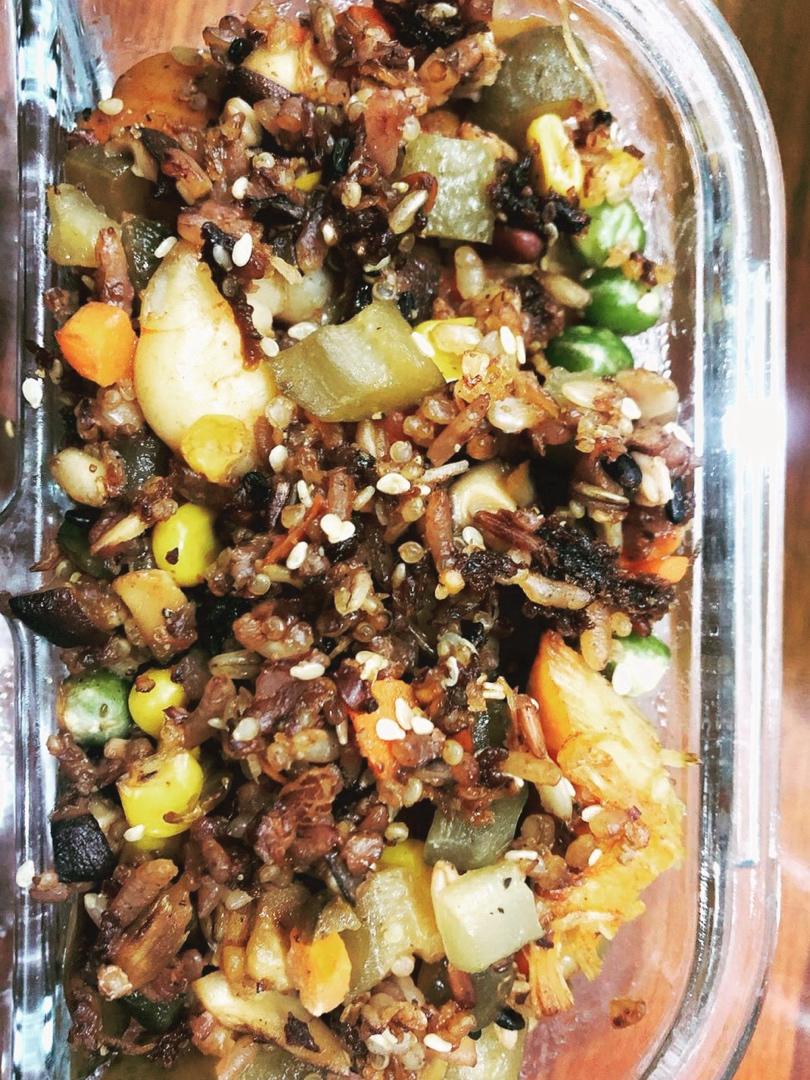 酸黄瓜芝麻三文鱼炒饭配烧汁酱【健康一锅端】