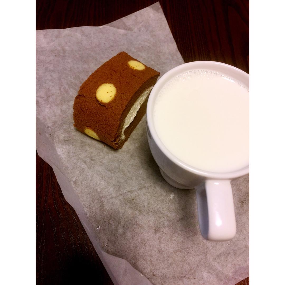 可可波点蛋糕卷