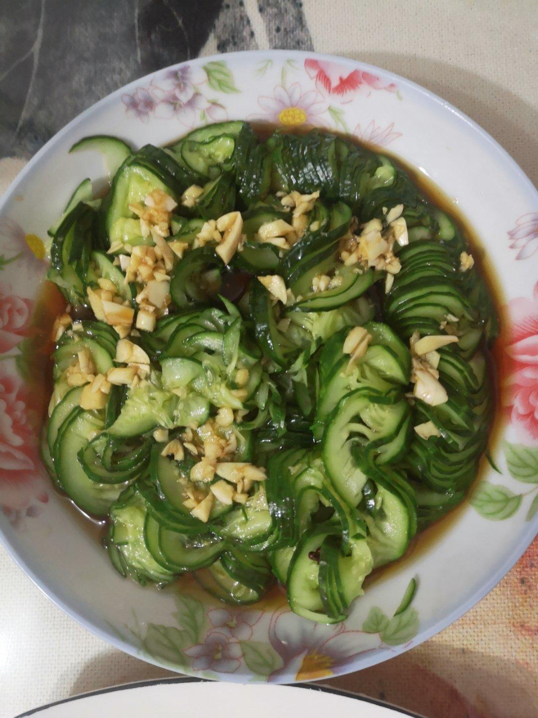 蓑衣黄瓜的切法 · 小视频 🥒