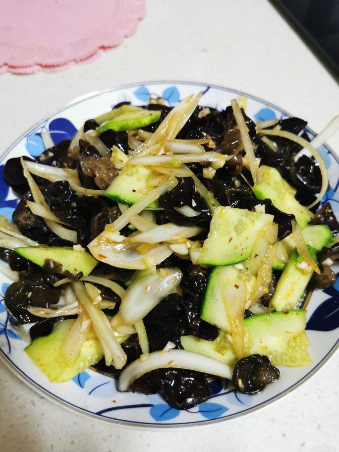 凉拌洋葱木耳–通血管开胃快手凉菜