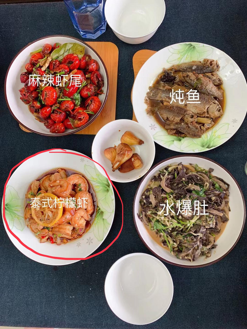 【泰式酸辣柠檬虾】做法简单，酸辣爽口，虾肉Q弹，一口一个超过瘾！