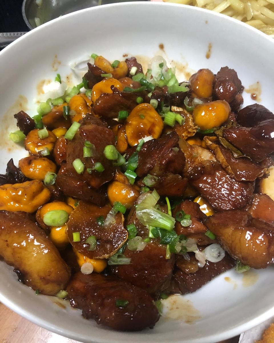 【板栗红烧肉】