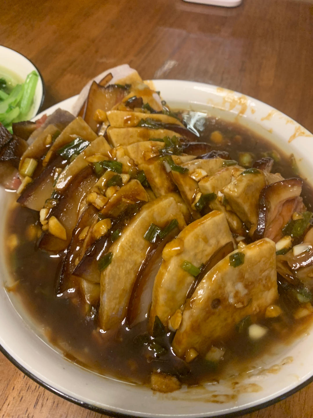 荔浦芋头蒸腊肉