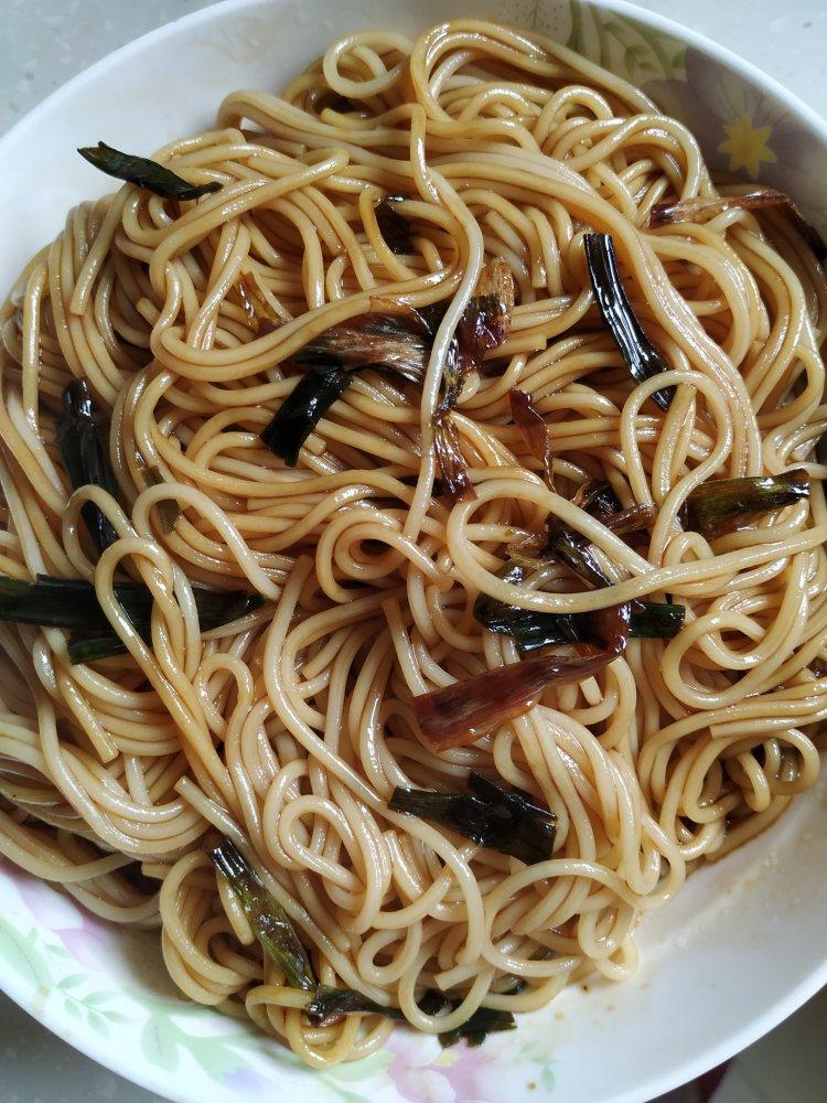 10分钟搞定的一碗葱油拌面