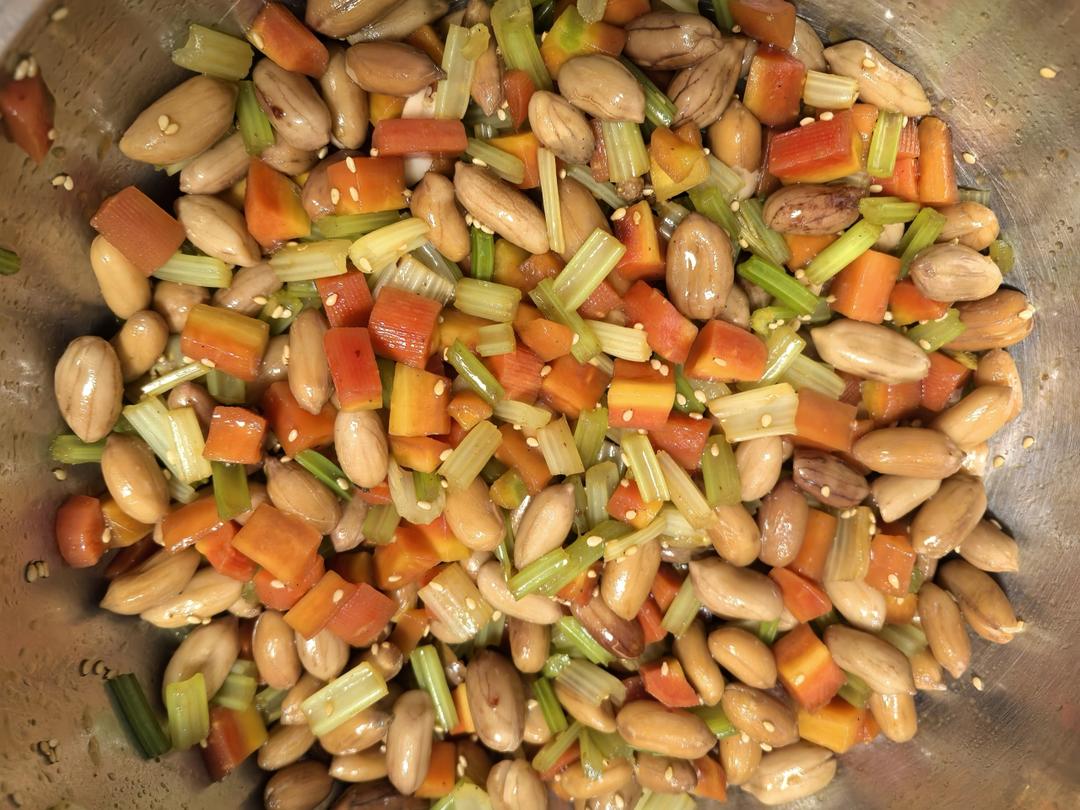 凉拌芹菜花生米胡萝卜