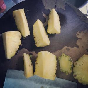 2分钟內切菠萝的做法 步骤6