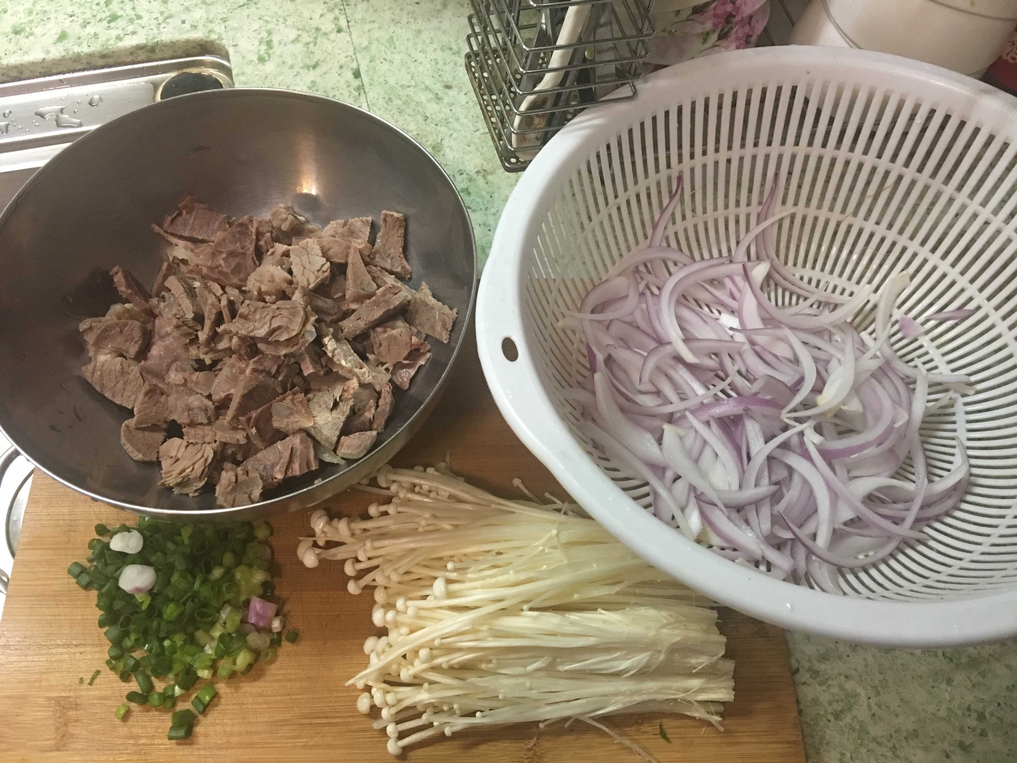 日式洋葱牛肉的做法 步骤1