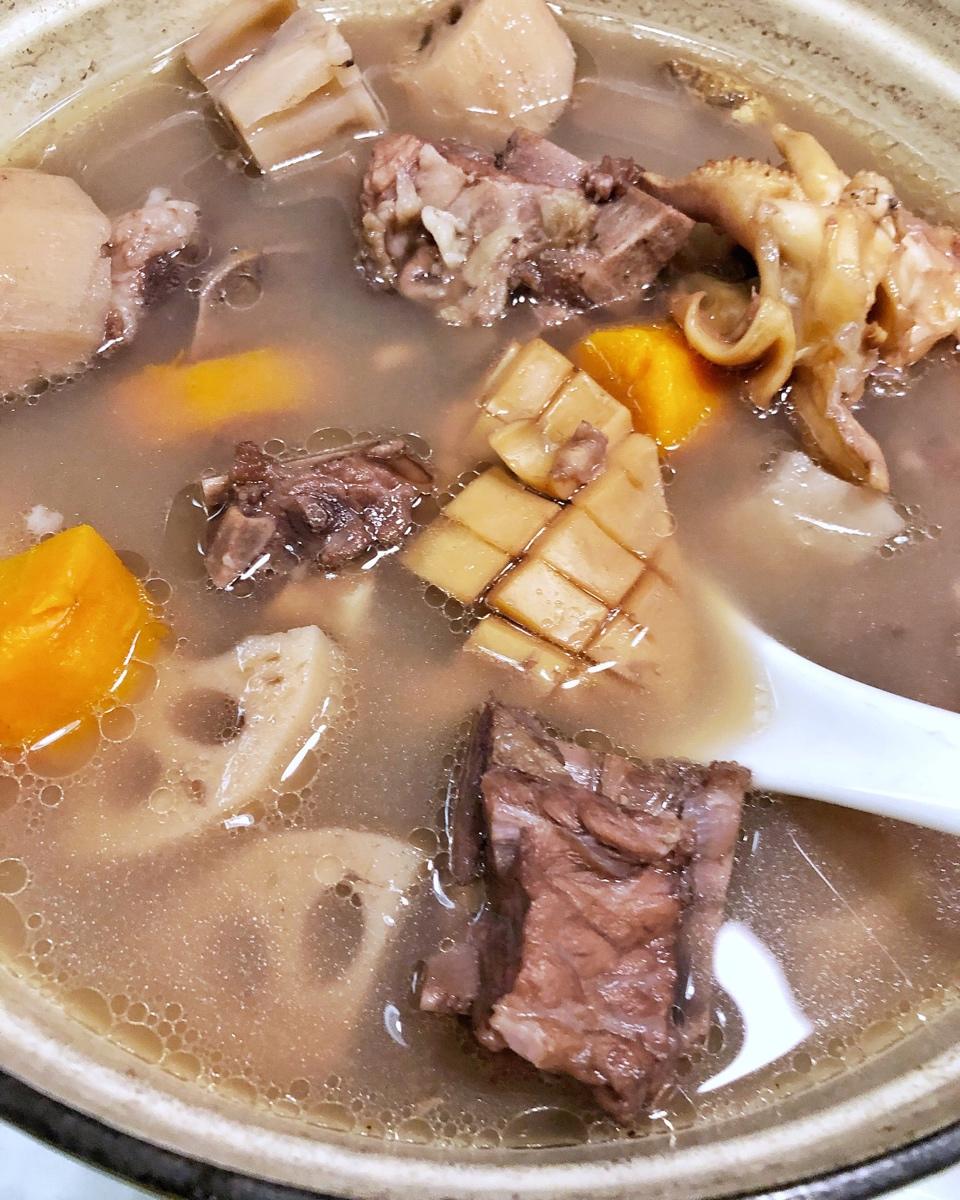 墨鱼莲藕排骨汤