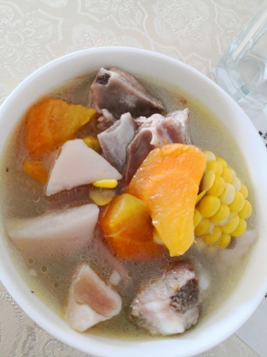 厨师长教你：“玉米排骨汤”的家常做法，营养又美味，先收藏了