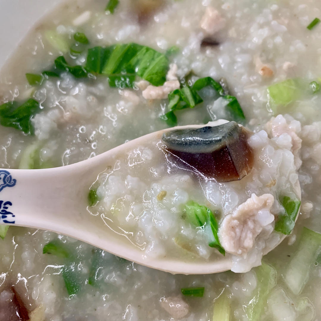 妈妈👩教我做的皮蛋瘦肉粥🥣简单快捷美味😋