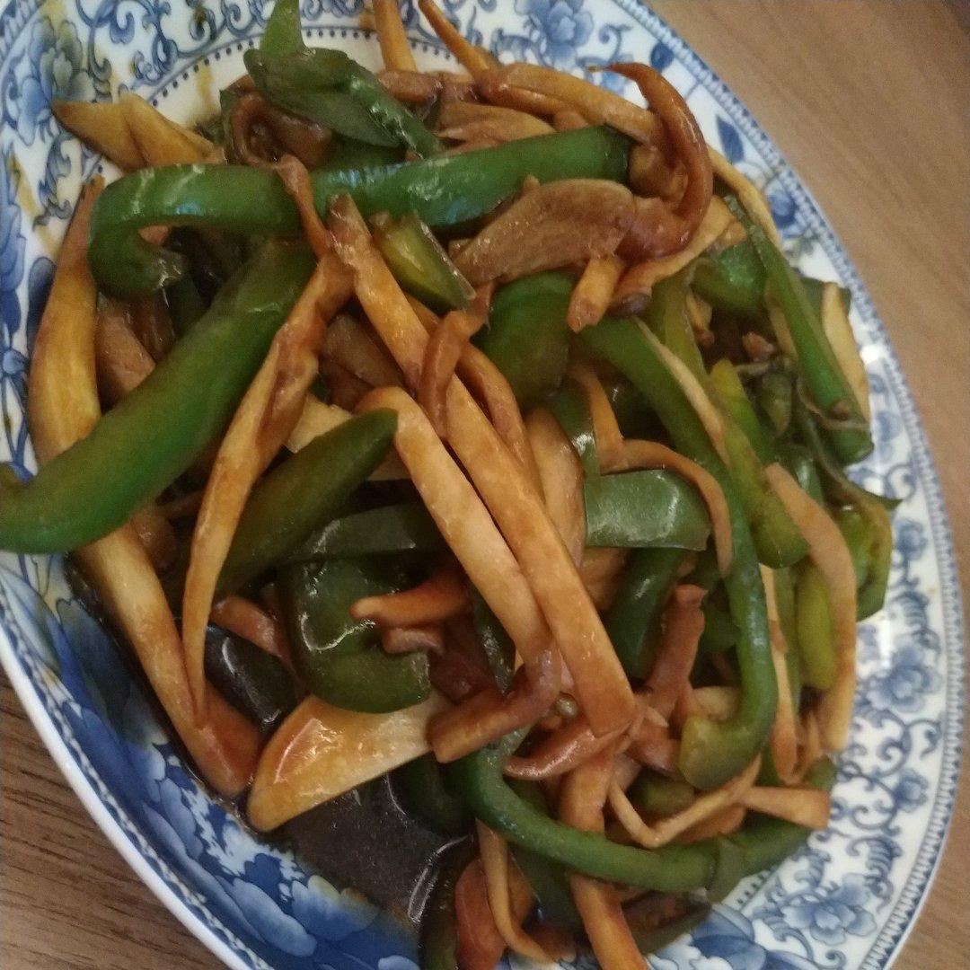 比肉还香的青椒炒杏鲍菇，零难度又下饭的伪肉丝！附166道素菜食谱