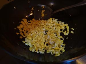 韭菜鸡蛋粉丝虾米饼、煎饼、锅贴、发面饼、馅饼、韭菜鸡蛋饼的做法 步骤4
