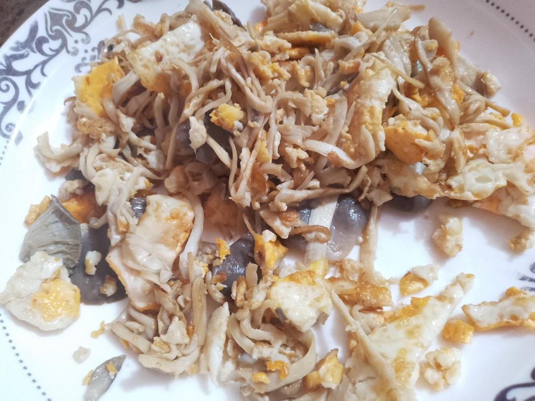 蘑菇炒鸡蛋	平菇这样炒，鲜美无比巨好吃