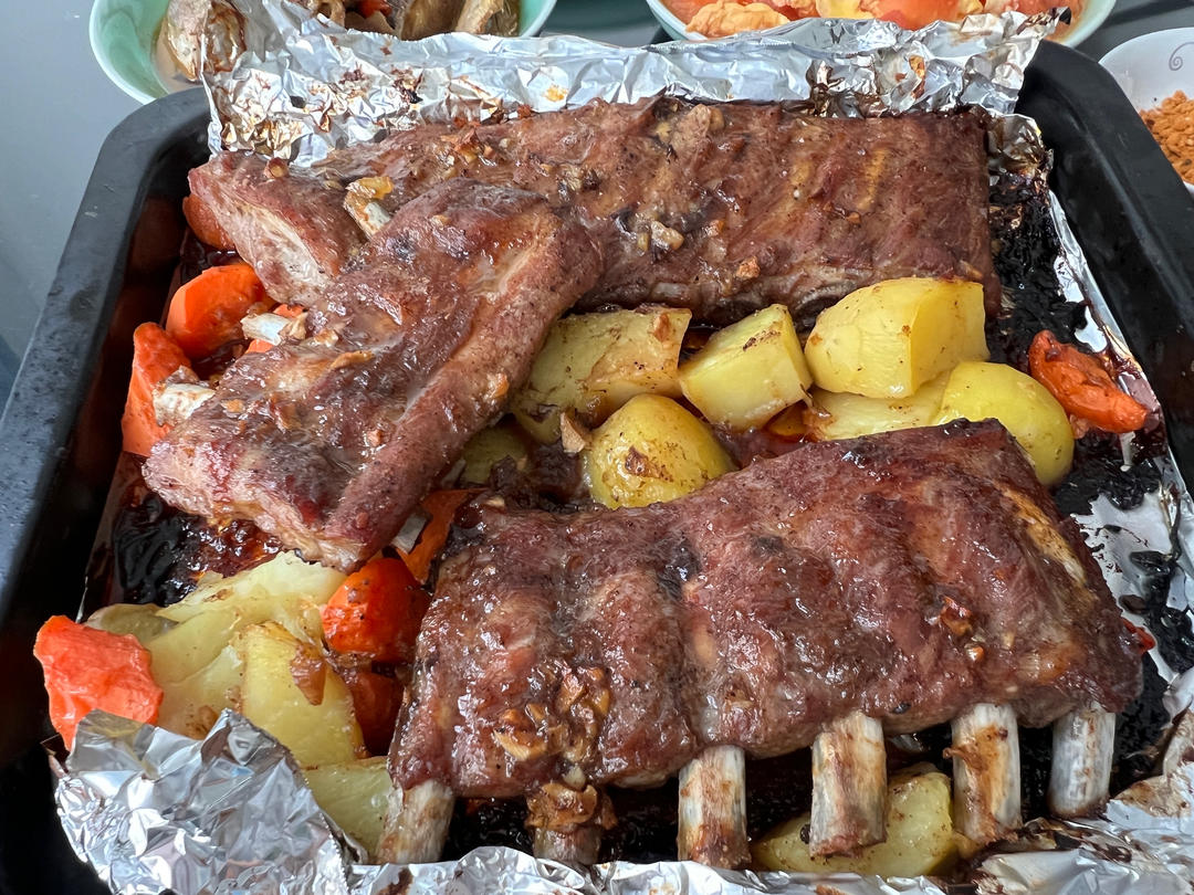 最简单的焦香软糯烤猪肋排