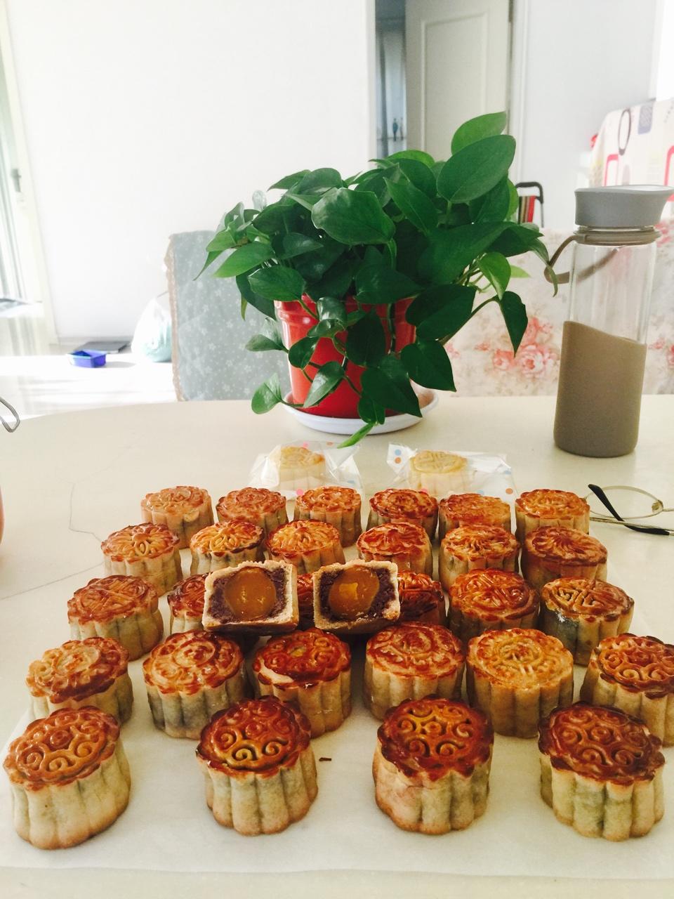 广式莲蓉（豆沙）蛋黄月饼（超详细步骤）