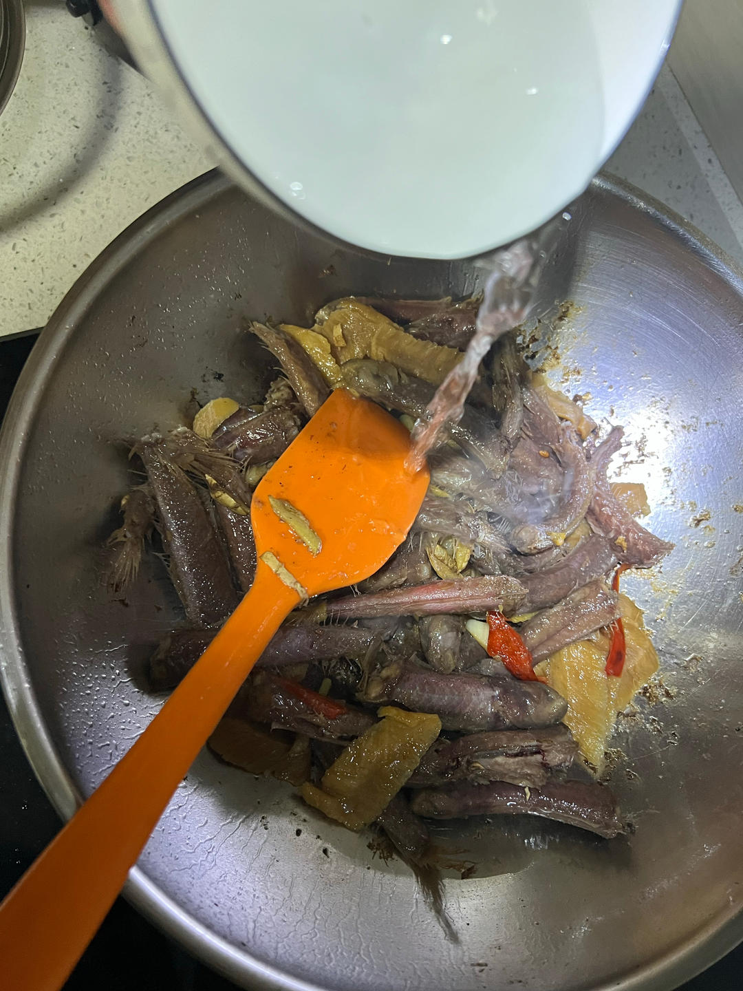 潮汕菜脯焖赤岭鱼的做法 步骤3