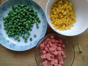 青豆玉米炒火腿肠的做法 步骤1